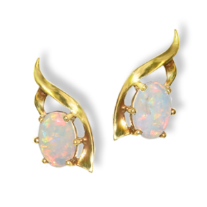 Opal earrings in 18ct yellow gold